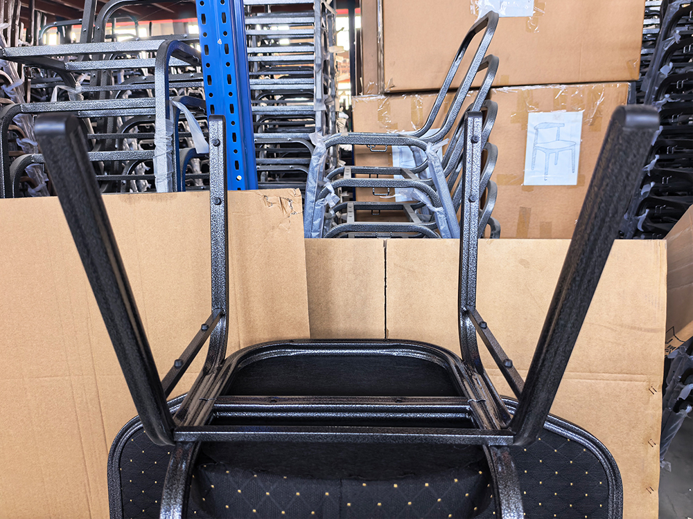 Factory Direct Sales of High-quality Cheap Banquet Chairs, Stackable, Customizable with Logos, Suitable for Banquets And Other Venues.
