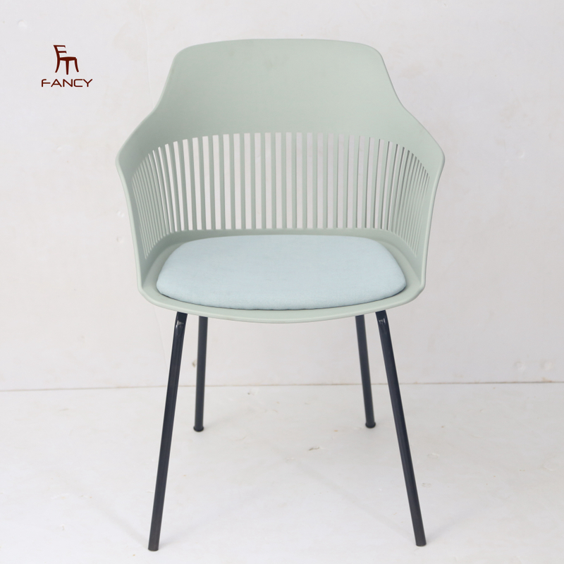 Hot Sale Leisure Chair With Metal Leg PP Dining Chair Living Room Plastic chair