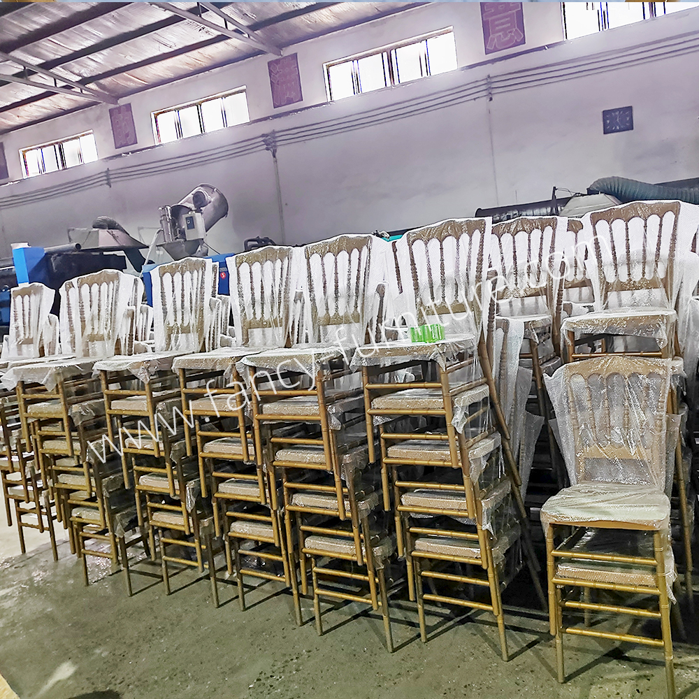 Plastic-chair14.jpg
