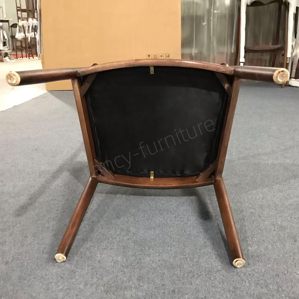 Wholesale Modern Nordic Presidential Style Ash Wood Dining Chair, Integrated Curved Armrest Chair with Black Leather Cushion, Commercial Grade Ergonomic Solid Wood Chair for Home, Hotel, Cafe 