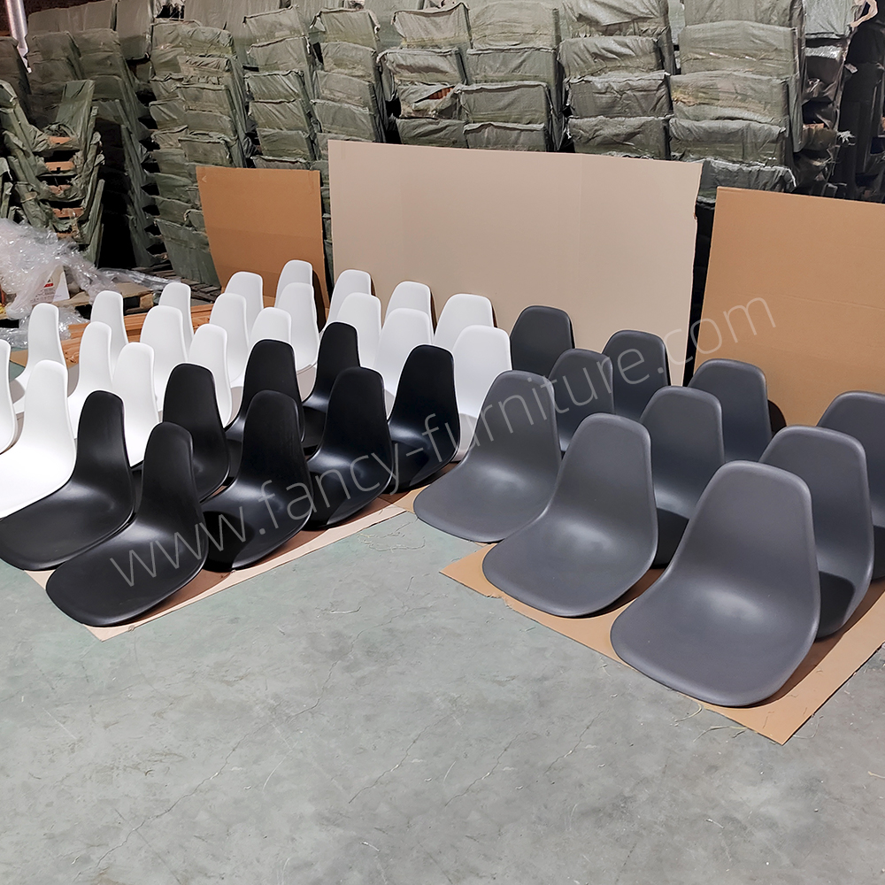 Plastic-chair18.jpg