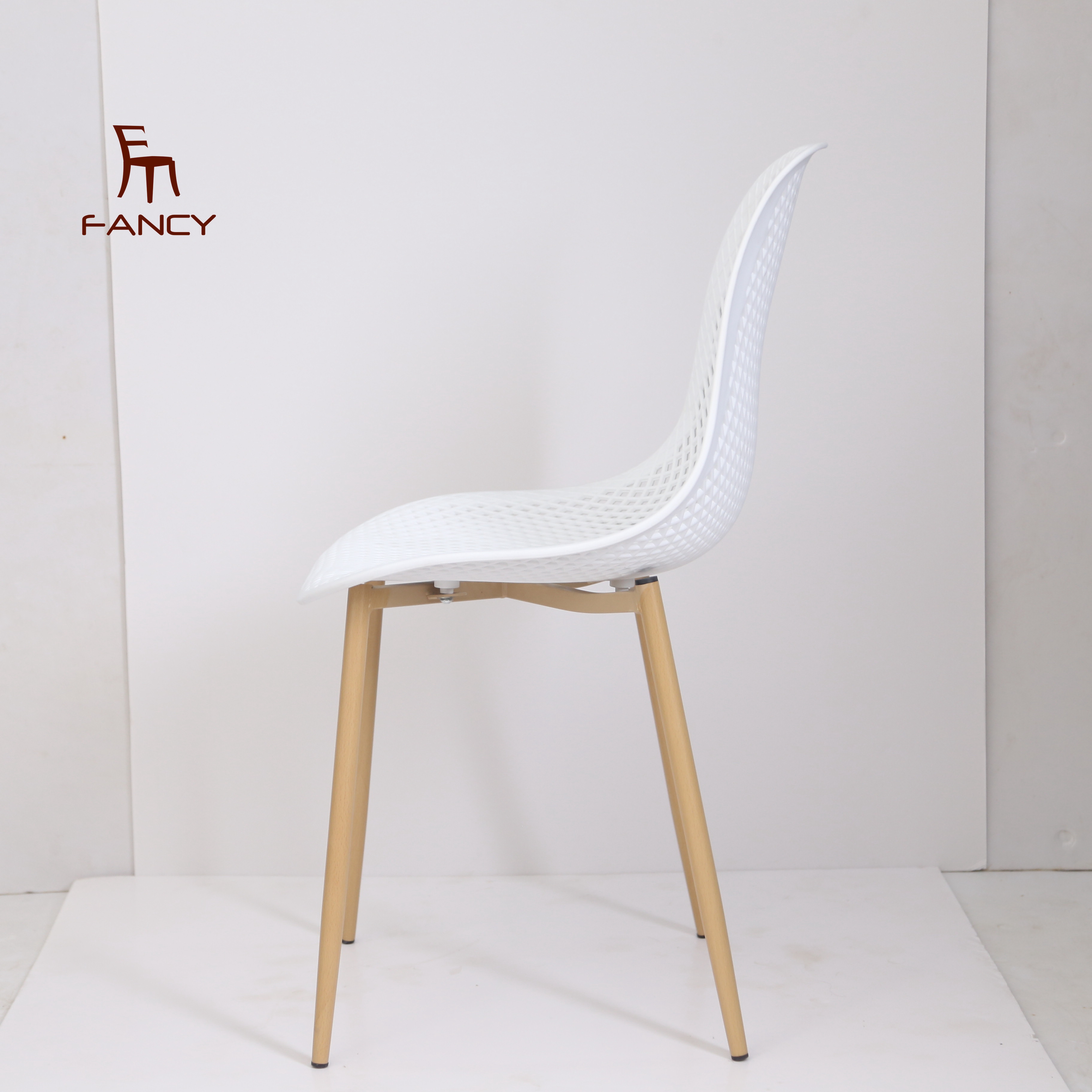 Good quality home furniture Colored Modern dinning comfortable plastic chair with wood legs 