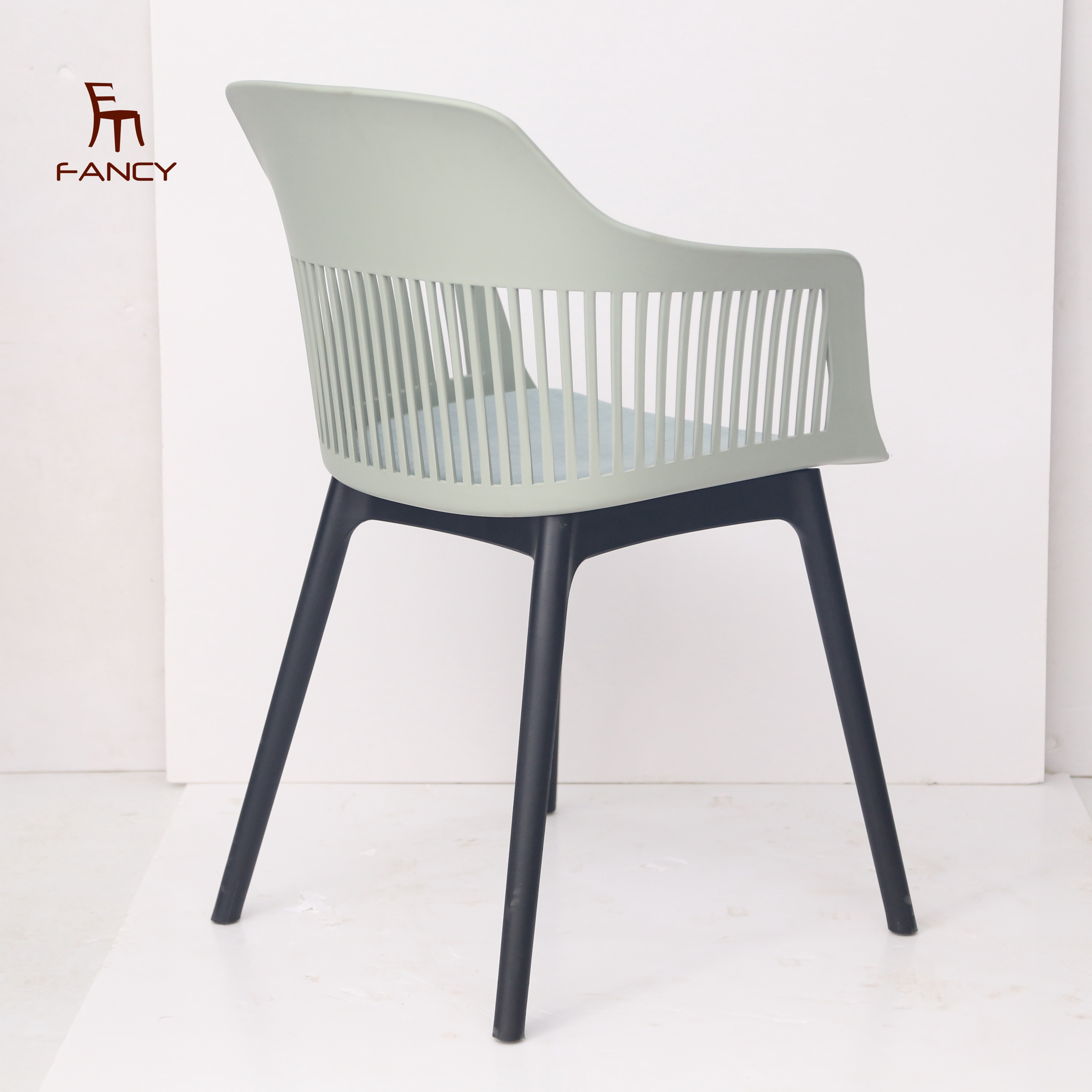 New Style Colorful Plastic Outdoor Chair Dining Restaurant Cafe Plastic Chair 