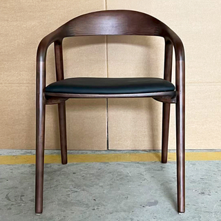 Factory Direct Sales of Modern Design Walnut-colored Solid Wood Dining Chairs with Laser-engraved, Nail-free Seat Panels And PU Cushions.