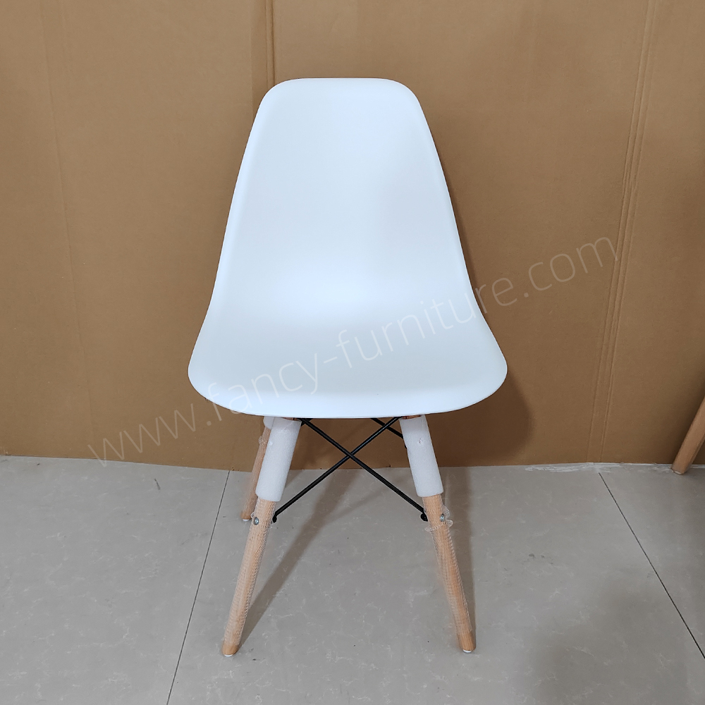 Plastic-chair14.jpg