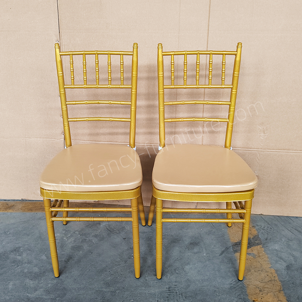 Plastic-chair12.jpg