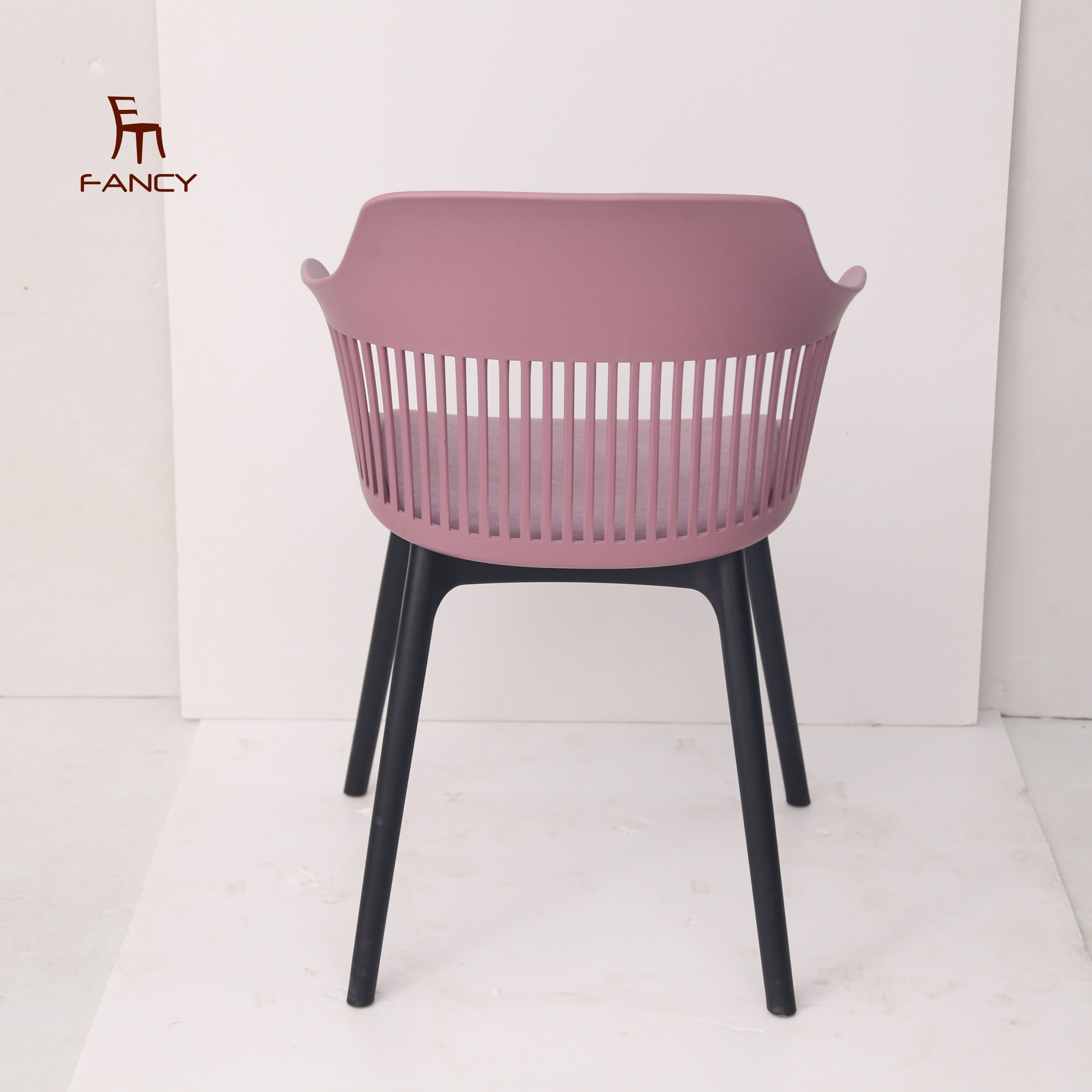 2020 fashion dining room cheap plastic chair with metal leg