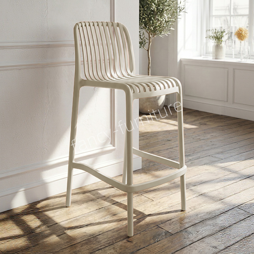 Factory-direct high-quality vertical-slat plastic bar stools; stackable and suitable for outdoor use, weddings, and various occasions; customizable in a range of colors.