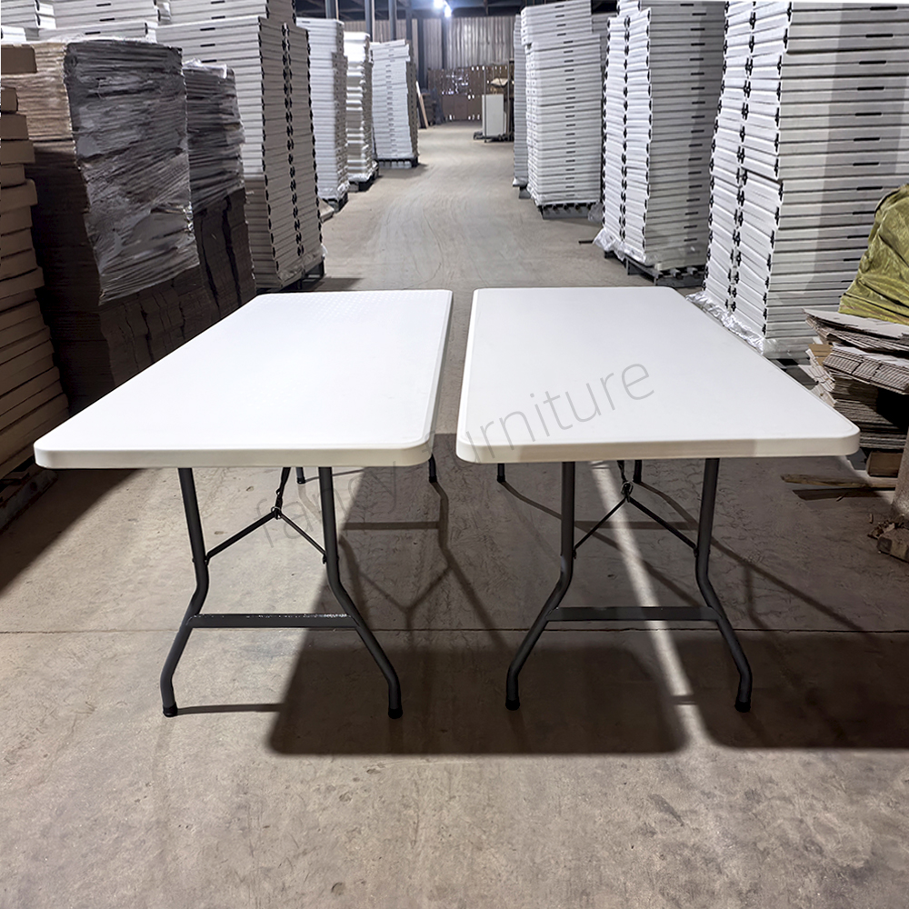 Plastic-table1.jpg