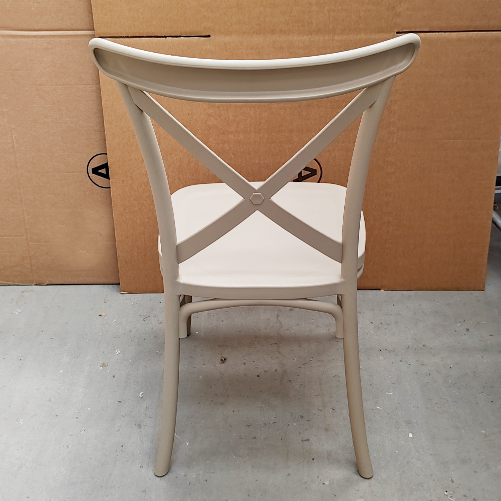 Factory Sells High-quality X-back Plastic Chairs, Stackable, Suitable for Outdoor Use, Weddings, And Other Occasions. Various Colors Can Be Customized.