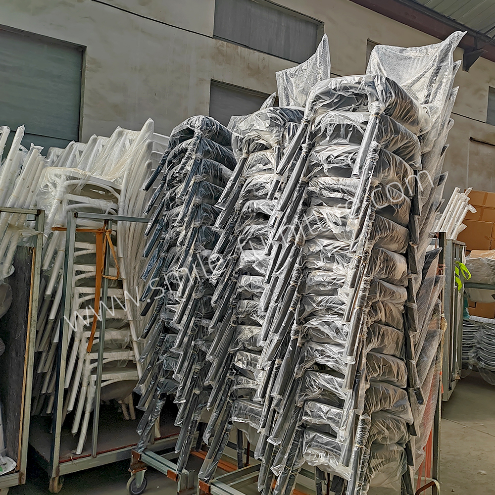 Plastic-chair9.jpg