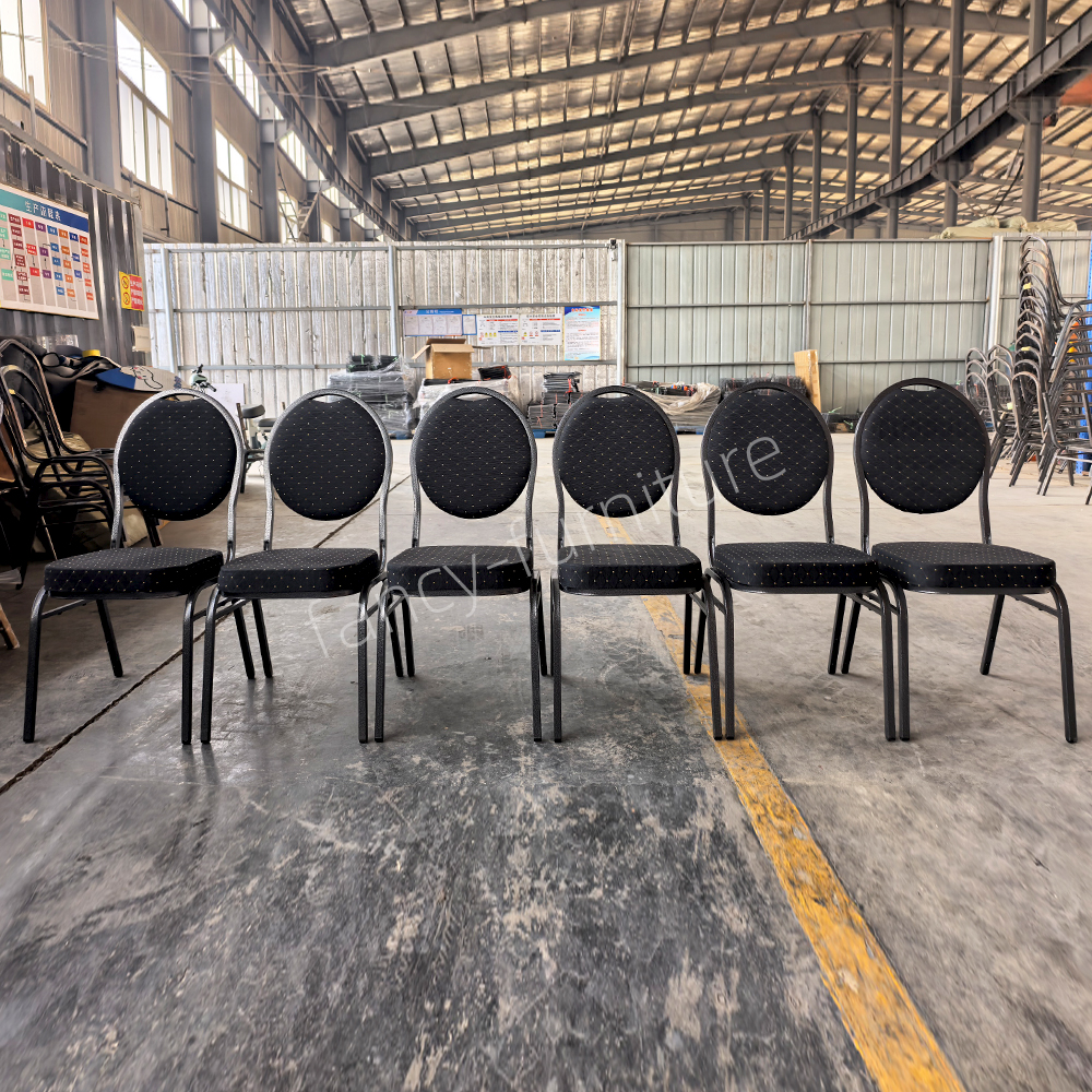 Banquet Chairs Are Suitable for Weddings And Banquets. ODM Customization Is Available, Allowing You To Add Your Unique Logo. They Are Stackable.