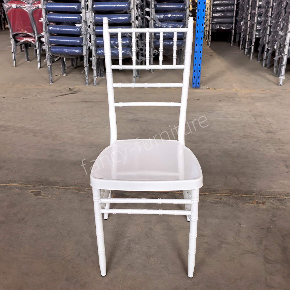 Plastic-chair10.jpg