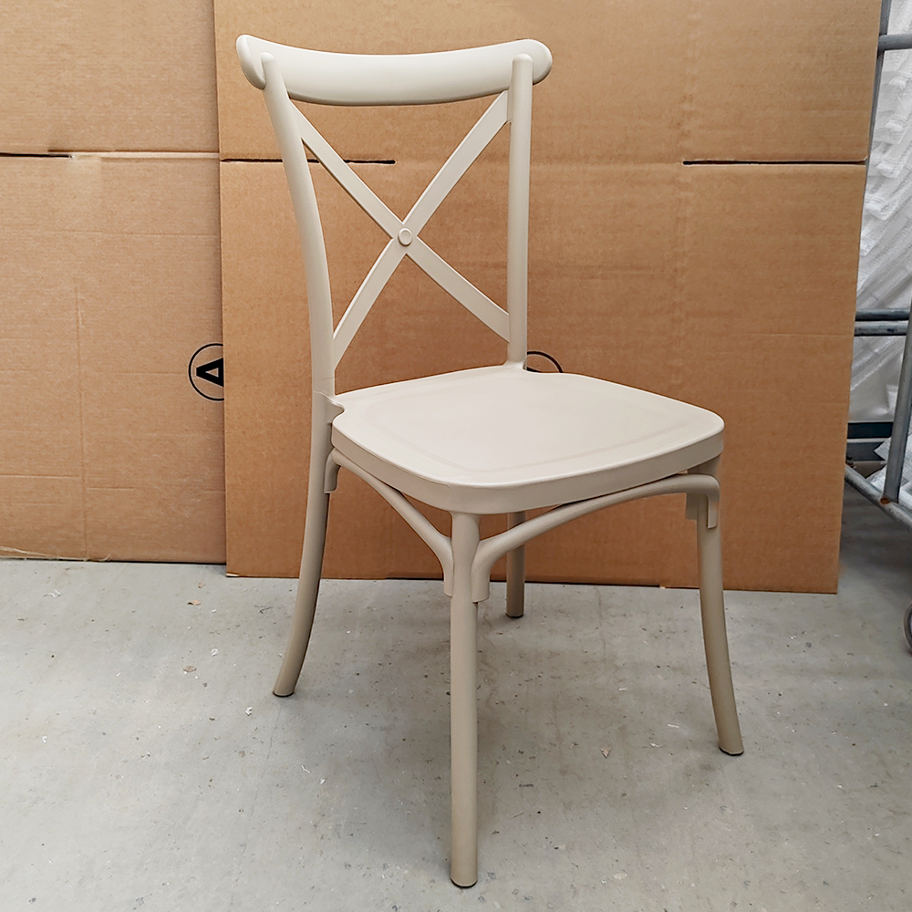 Factory Sells High-quality X-back Plastic Chairs, Stackable, Suitable for Outdoor Use, Weddings, And Other Occasions. Various Colors Can Be Customized.