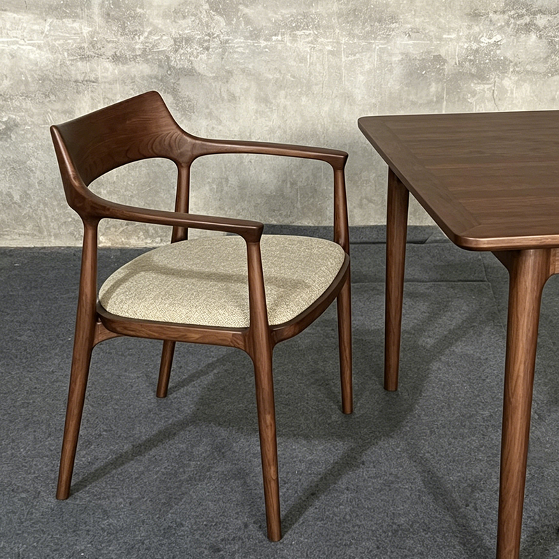 Jenny Chair, Made of Ash Wood with Soft PU Upholstery, Suitable for Restaurants And Upscale Private Spaces.