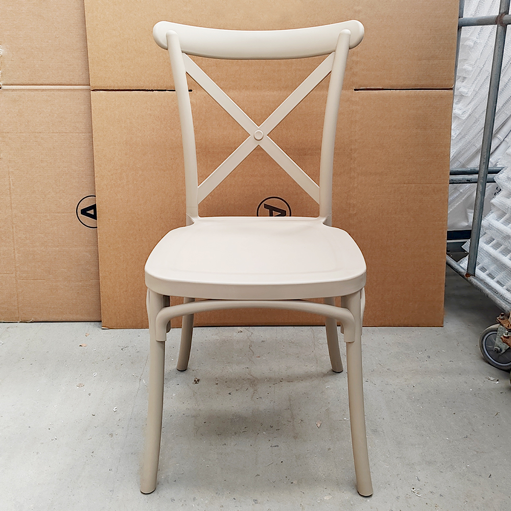 Factory Sells High-quality X-back Plastic Chairs, Stackable, Suitable for Outdoor Use, Weddings, And Other Occasions. Various Colors Can Be Customized.