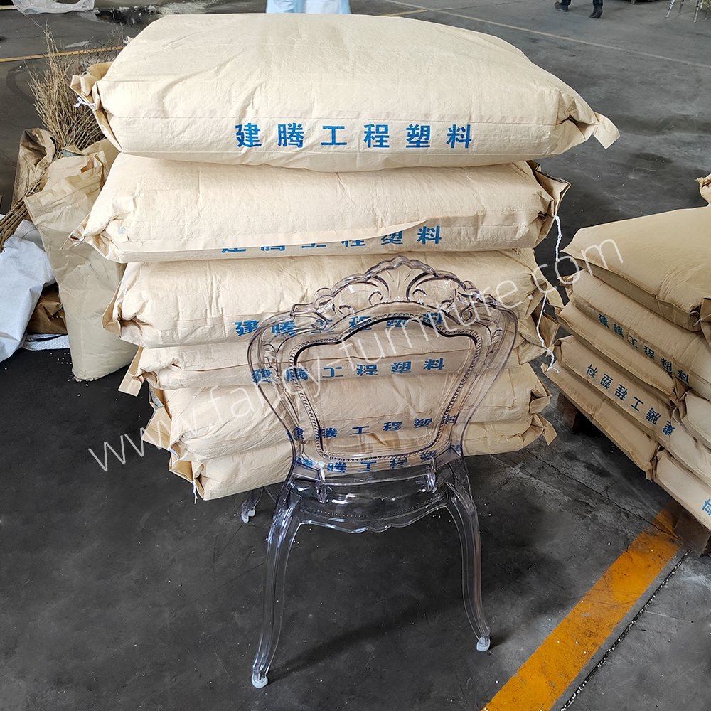 Plastic-chair10.jpg