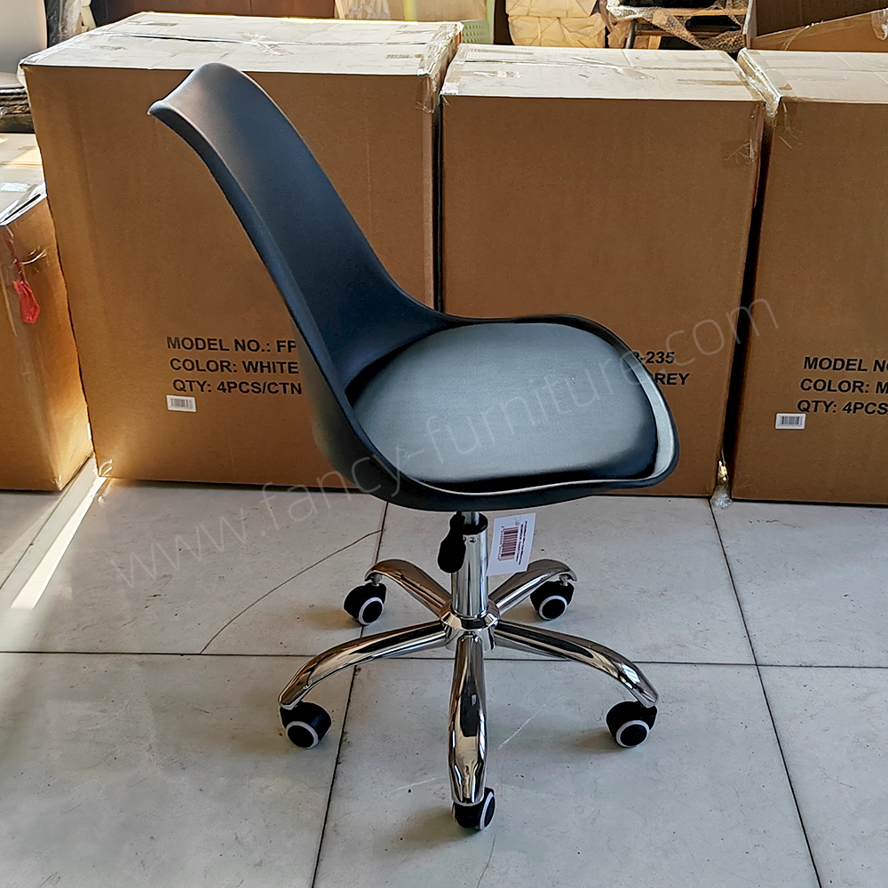 Plastic-chair7.jpg