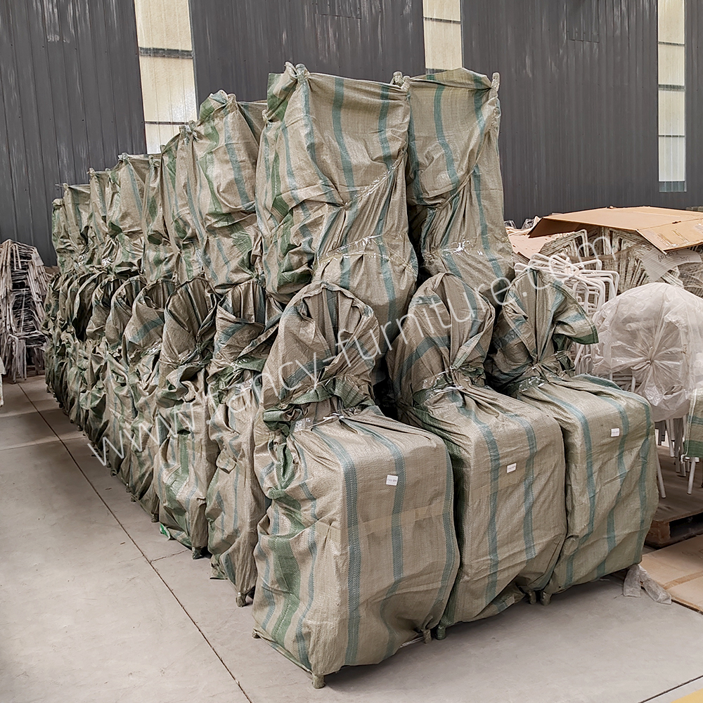 Plastic-chair15.jpg