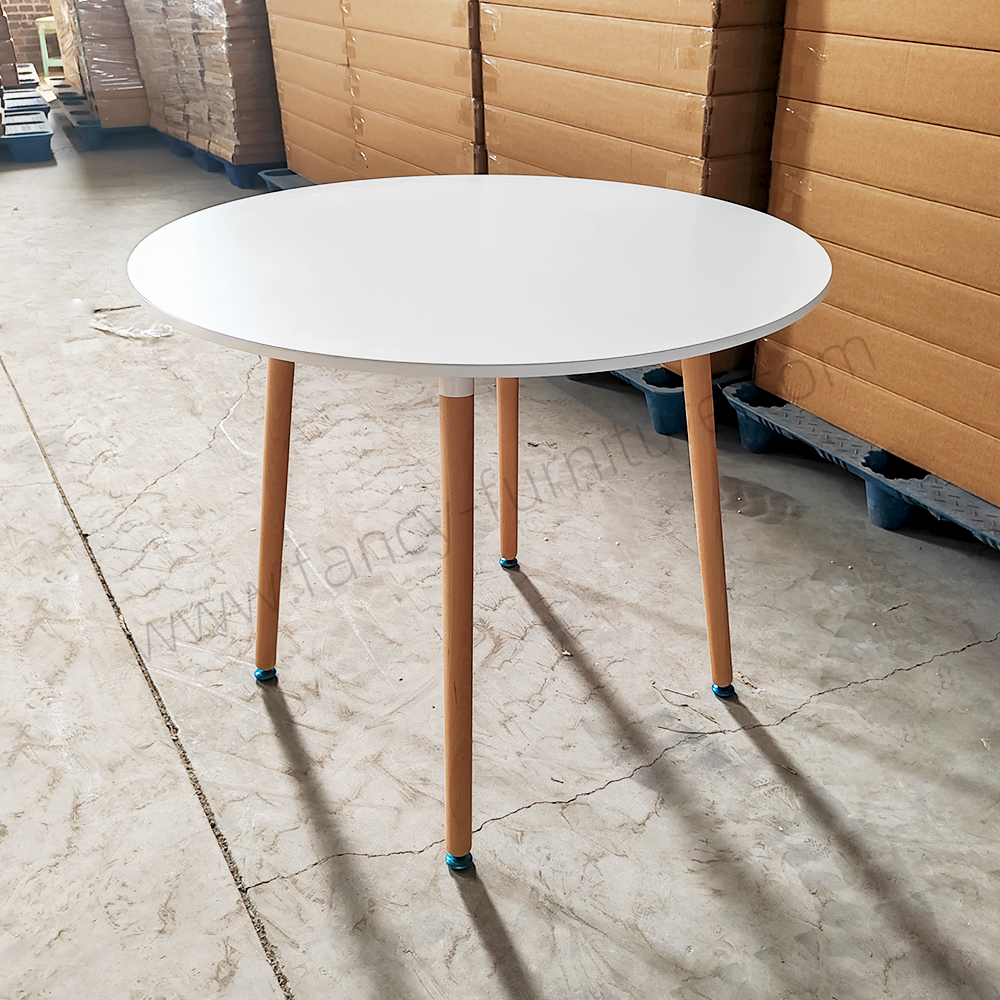 Plastic-table3.jpg